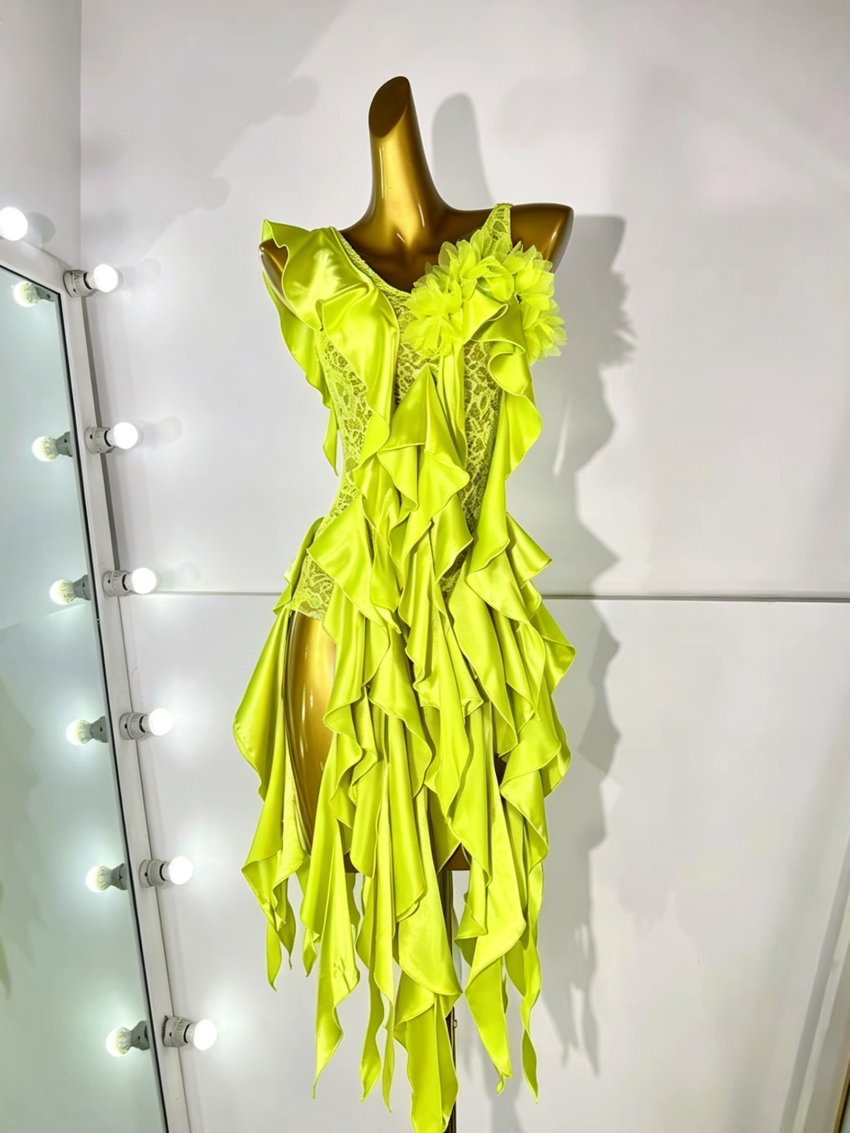 Crystalline Ruffled Lace  Smooth Dress Standard/Smooth 